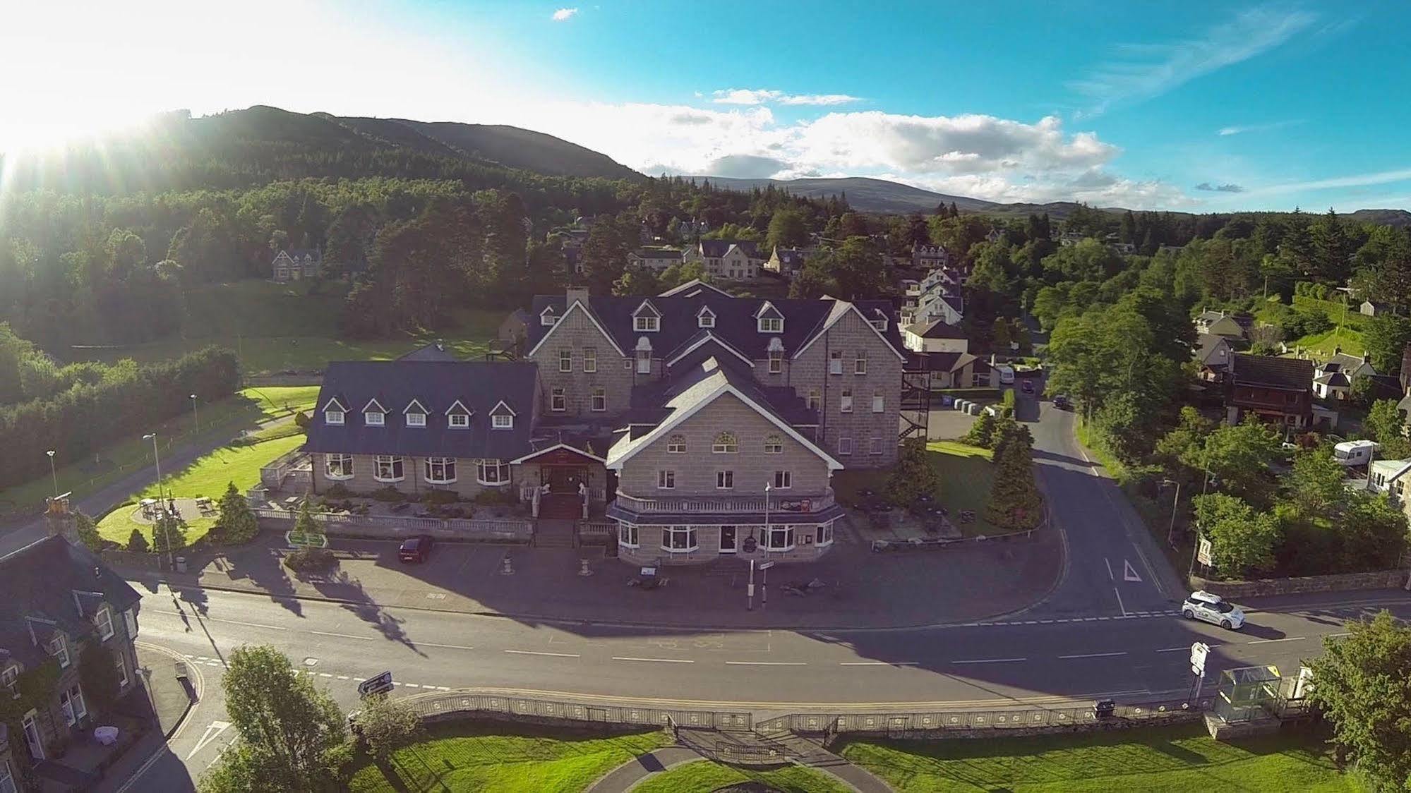 Duke Of Gordon Hotel Kingussie Dış mekan fotoğraf