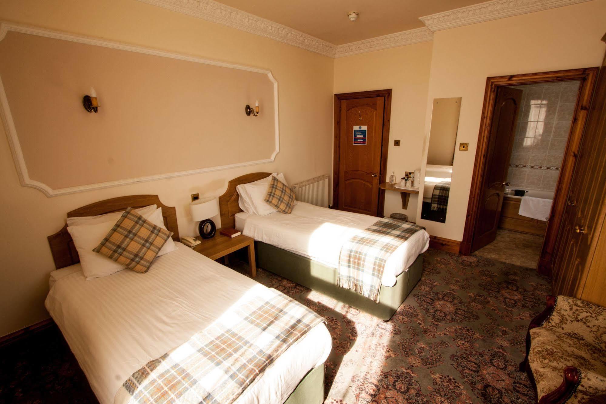 Duke Of Gordon Hotel Kingussie Dış mekan fotoğraf