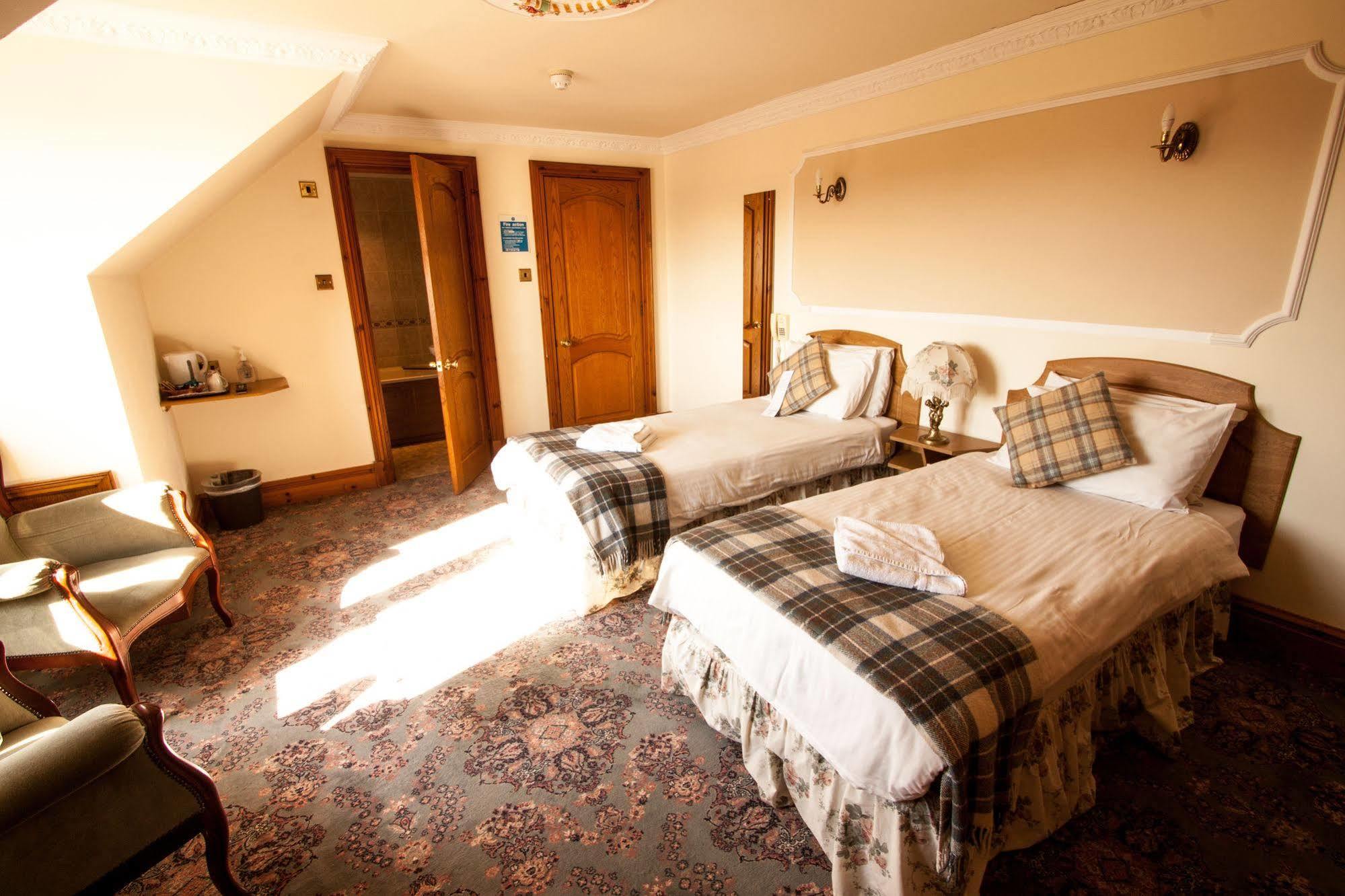 Duke Of Gordon Hotel Kingussie Dış mekan fotoğraf